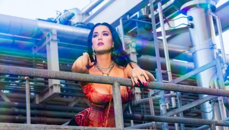 Katy Perry: "Non sai chi sei finché non cadi. L’amore mi salva dalla depressione"