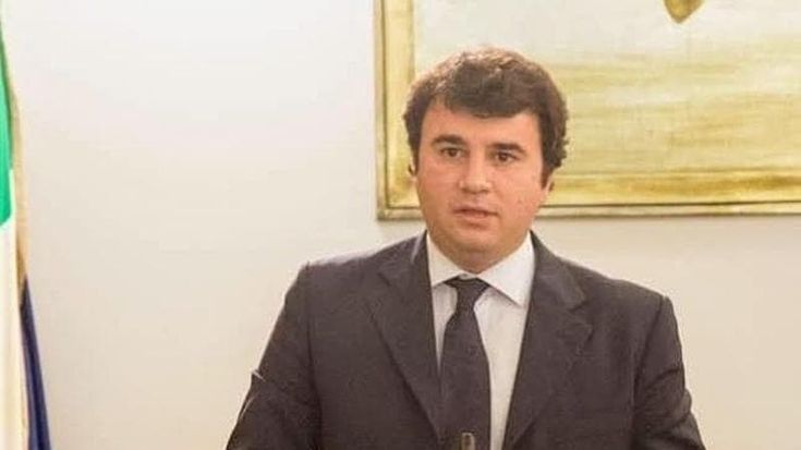 L’ascesa di “Solidali”, il movimento di Abramo in filo diretto con Schlein