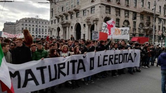 Nuova maturità, mille studenti in corteo a Genova