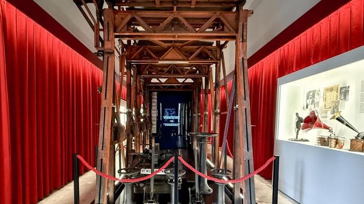 Dietro le quinte della Scala, la macchina che creava la magia sul palcoscenico