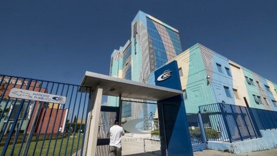 Abc, il sindaco  di Napoli all’attacco: “Montalto e i consiglieri attaccati alle poltrone” 