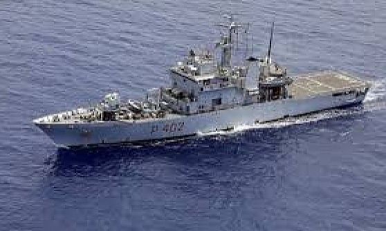 Mille profughi nel Canale di Siciliaportati in salvo dalla Marina militare