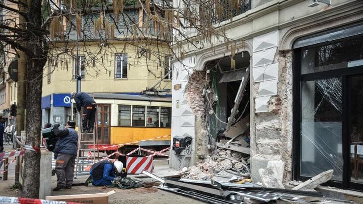 Tram deragliato, vigili nella sede di Atm per acquisire documenti