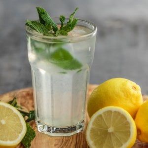 Caldo record, cosa bere per dissetarsi in modo salutare