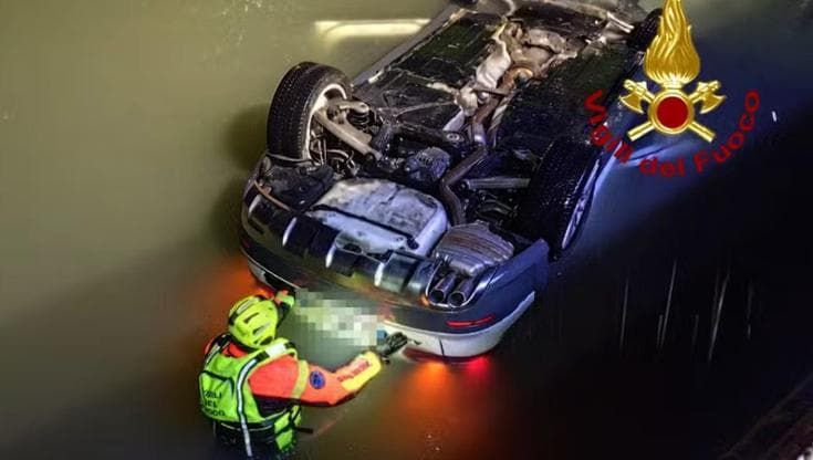 Versilia: auto finisce nel fosso a Massarosa, muore Duccio Sargentini di 27 anni. Due feriti