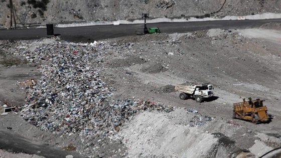 L’Isola pattumiera d’Italia, dalle polveri dell’Ilva all’immondizia campana