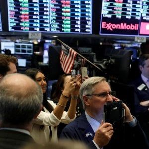 La guerra commerciale tra Usa e Cina manda in rosso le Borse
