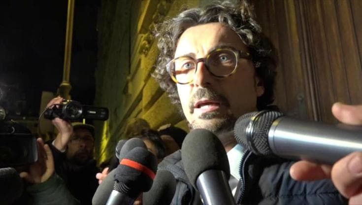 Camere, Toninelli: "Forza Italia vuole Nazareno bis, ma noi non legittimiamo Berlusconi"