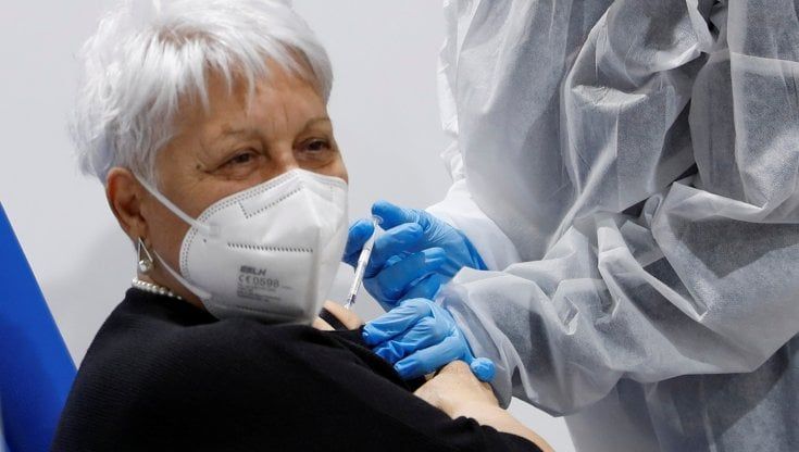 Vaccino Covid per non residenti nel Lazio: ecco come fare