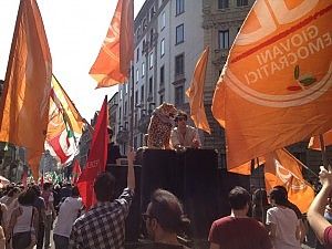 25 Aprile, decine di migliaia in corteo.<br />La presidente Boldrini canta 'Bella Ciao'