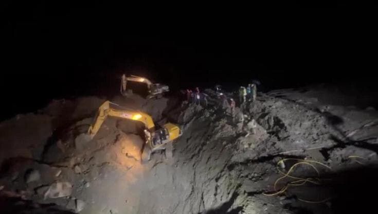 Nepal, 933 operai della centrale elettrica intrappolati dal fango: le ruspe al lavoro tutta la notte