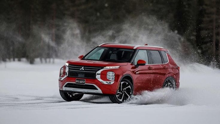 Mitsubishi, l’Outlander plug-in alla prova del ghiaccio del Polo Nord. E l’annuncio del ritorno in Europa