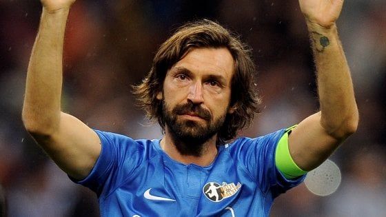 Parata di stelle e pioggia di gol per l'addio al calcio di Pirlo: "Futuro? Ho tempo per pensare"