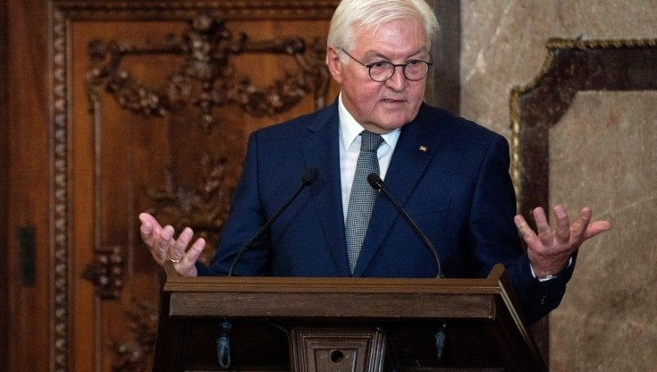 Ucraina, il presidente tedesco Steinmeier a sorpresa a Kiev. Von der Leyen: Ue darà 1,5 mld al mese 