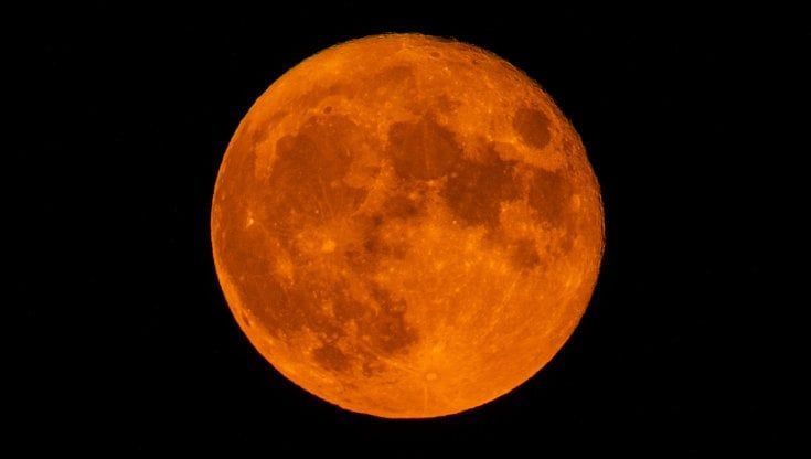Eclissi lunare l'8 novembre: ecco cosa succederà