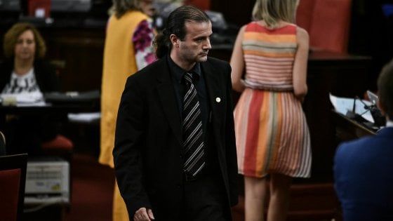 "M5S ha tradito il mandato degli elettori, scelte calate dall'alto con il cerchio magico": quattro consiglieri milanesi lasciano il movimento