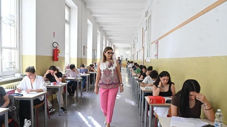 Nuovi prof di ruolo senza stipendio, e c’è chi ha chiesto i soldi alla mamma pensionata