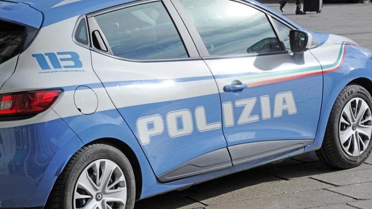 Trentottenne ubriaco molesta una ragazza di 15 anni alla fermata del bus: arrestato
