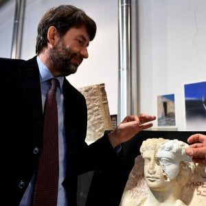 Pd, l'appello di Franceschini: "Una rottura adesso è incomprensibile. Le primarie slittino a maggio"
