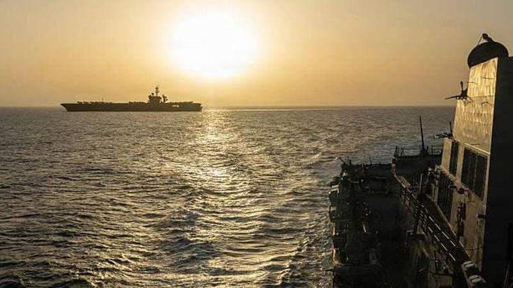 Senza cibo né docce: l'odissea dei marinai Usa bloccati nel Golfo da 208 giorni