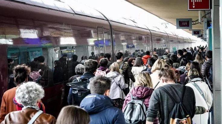 Mobilitazione oltre i partiti, in Piemonte cittadini “Uniti per salvare i trasporti e sanità”