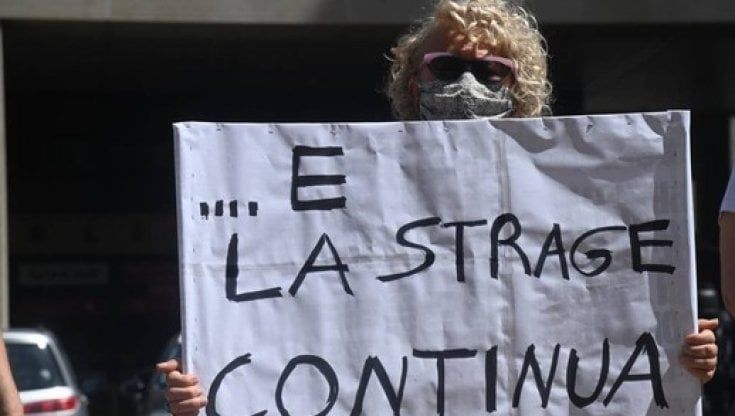 Pronta la class action dei parenti delle vittime del Covid: "Vogliamo che il governo e la regione Lombardia paghino"