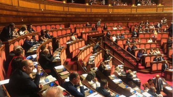 Senato, Conte riferisce su Moscopoli e i banchi M5S sono semivuoti per protesta