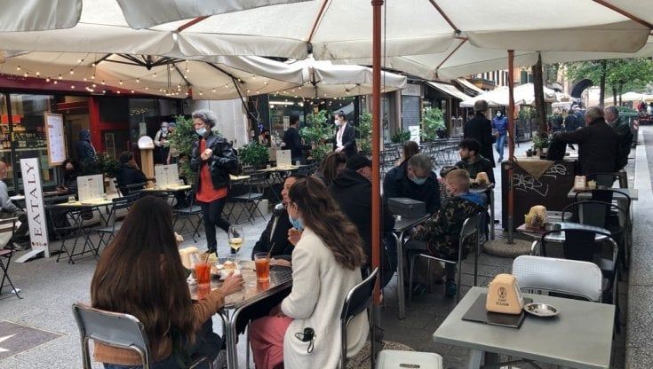 Pa, la fine dello smart working riaccende il business della pausa pranzo. Fipe: "Verso recupero del 20% dei 7 miliardi persi"