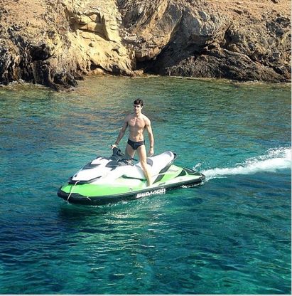 Bolle racconta su Twitter le sue vacanze in Grecia
