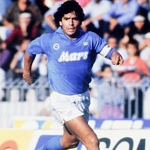 Pelè batte Maradona all'asta delle maglie vintage