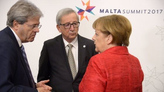Merkel sdogana l'Europa a due velocità: "Nuova integrazione non uguale per tutti"