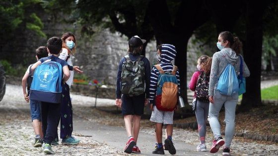 Bonus baby sitter, largo ai nonni purché non conviventi. Ecco le regole per richiederlo
