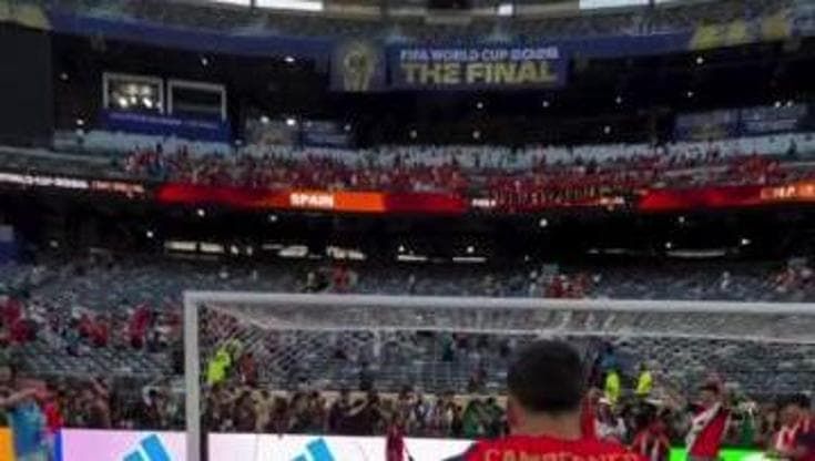 Mondiali, il bellissimo rituale di Pedri: mette in porta il papà e si fa parare un rigore