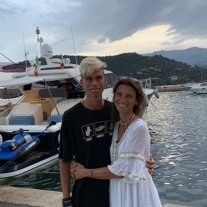 "I sogni del nostro Lorenzo, ucciso a vent'anni dall'anoressia e dalla legge"