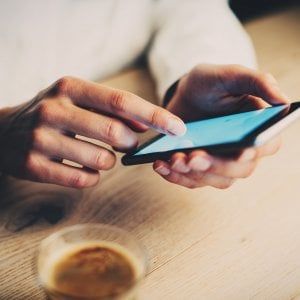 Servizi preattivati sulle sim dei telefonini: stop dalla Corte Ue ai costi nascosti