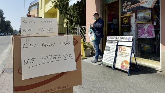 Coronavirus, a Parma la raccolta alimentare per chi ha bisogno si fa in edicola