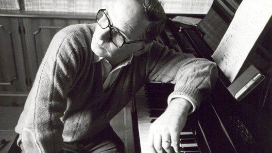 Costanzo: "Morricone, un genio. Per 'Se telefonando' sì ispirò alla sirena della polizia di Marsiglia"