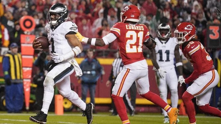 La difesa (e Hurts) spingono gli Eagles alla rimonta vincente: Chiefs ko sul loro campo