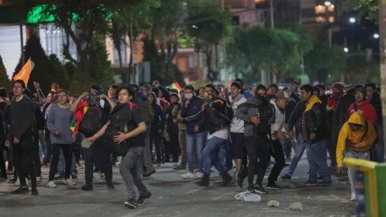 Bolivia, caos elezioni. Morales verso la vittoria ma l'opposizione grida ai brogli