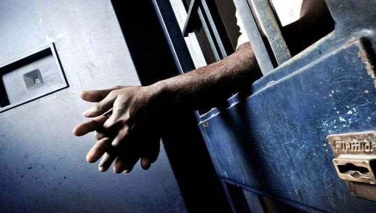 Muore in carcere a Torino inalando il gas delle bombolette 