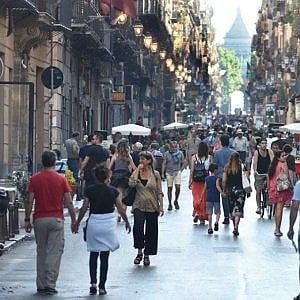 Palermo, tutto il Cassaro senza auto, nuovo test: durerà un mese