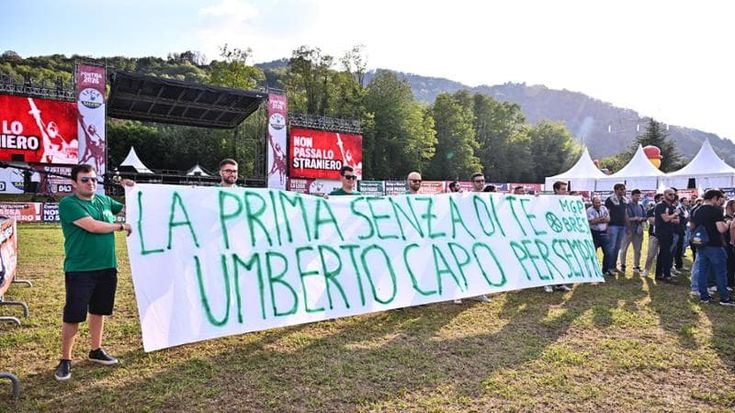 Spazi ristretti e nostalgia, il mesto comizio di Salvini che sa già di commiato