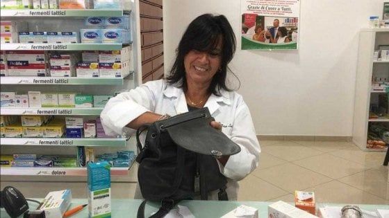 Foggia, ritrovano un portafoglio smarrito e lo consegnano ai vigili con soldi e carte di credito