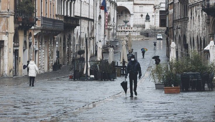 Virus, l'anomala ondata dell'Umbria: "Trovate varianti nei tamponi"