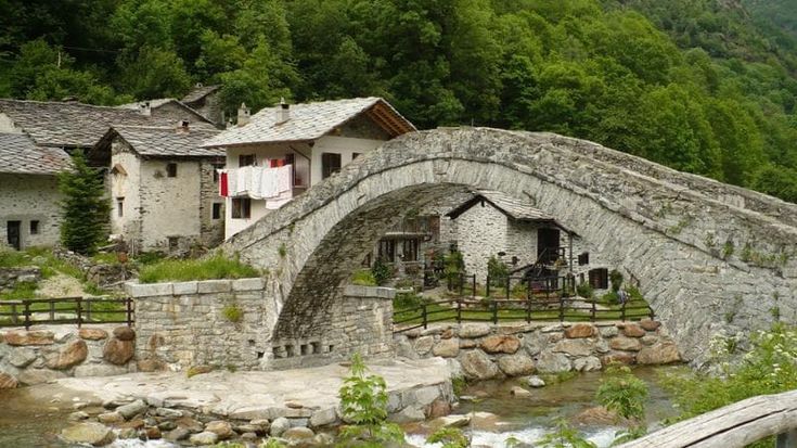 Tra miniere, laghi e sentieri alla scoperta della Valchiusella, dove la montagna non è social