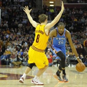 Basket, Nba: Oklahoma fa 50, Durant insegue Jordan