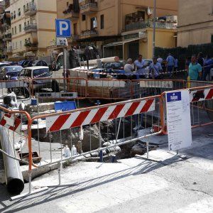 Roma, tre operai ustionati mentre lavorano alla rete del gas: uno è grave