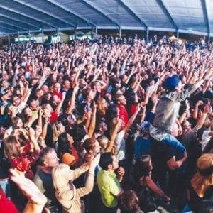 Dramma al concerto: muore per un malore ragazzo di 25 anni al festival Wake up di Mondovì