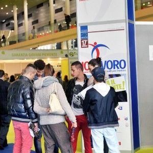 In coda, sognando un'assunzione: la carica dei tremila per "IoLavoro"