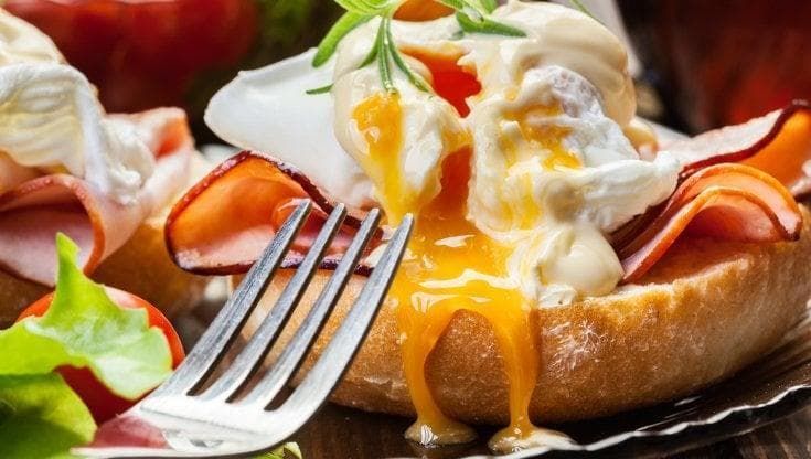 Uova alla Benedict, una ricetta da Oscar dalla paternità contesa
